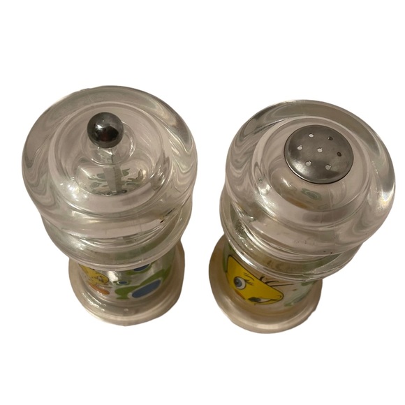 Tweety Bird Acrylic Salt and Pepper Shakers - Picture 3 of 5